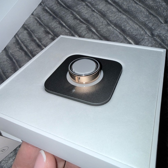 NEW Oura - Ring 4 - Smart Ring - Size 8- Rose Gold - (2024) - Picture 4 of 10